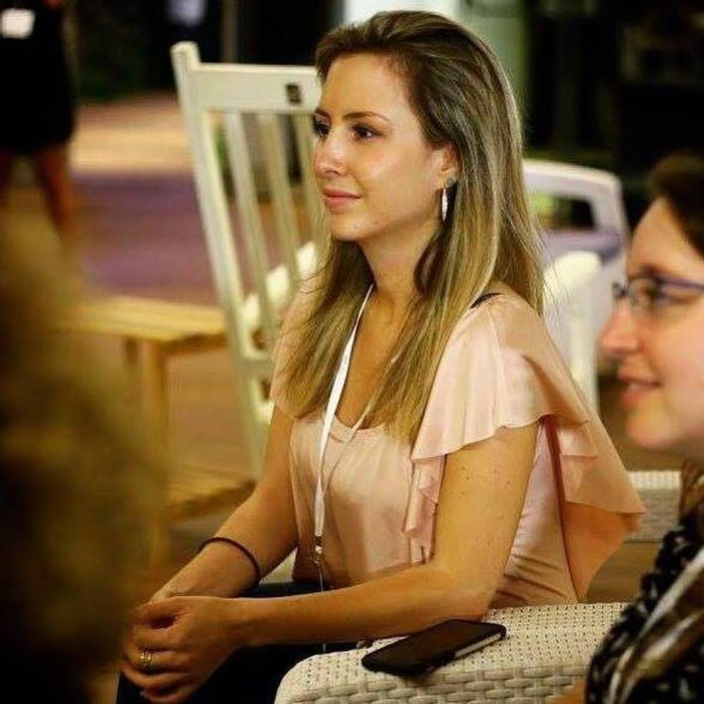 Meet your Posher, Einat